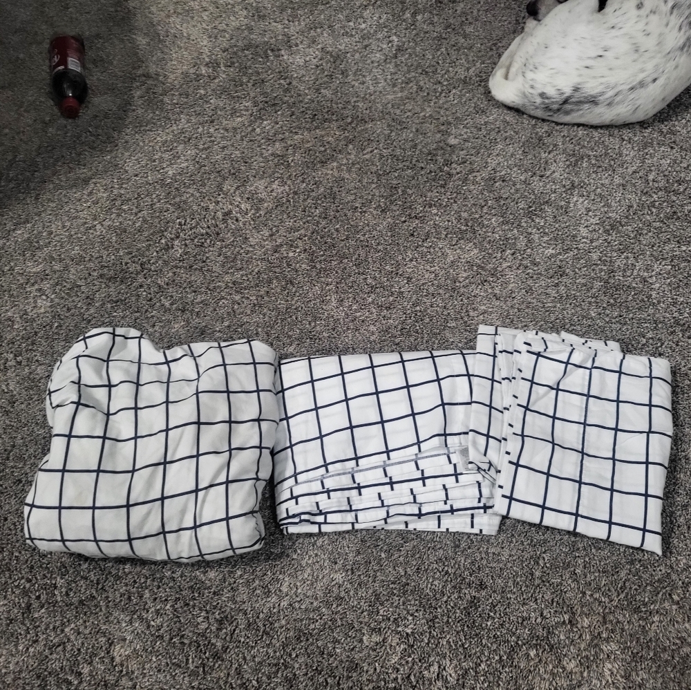Black and white bed set